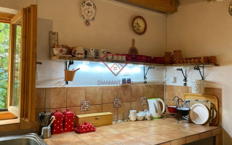 Na predaj murovaná chatka so záhradou v obci Kráľova nad Váhom